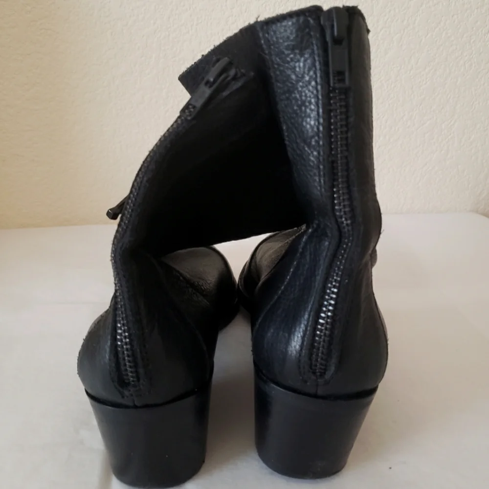 Intentionally Blank black leather boots 9